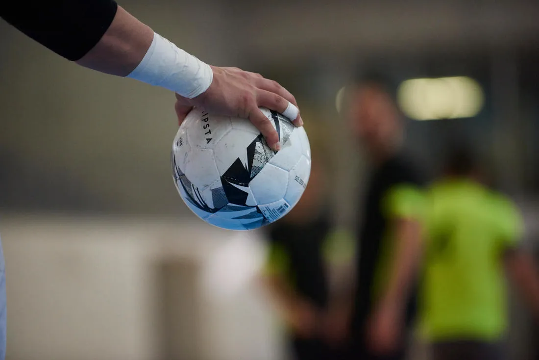 Futsal Ball FS900 63 cm - White/Grey