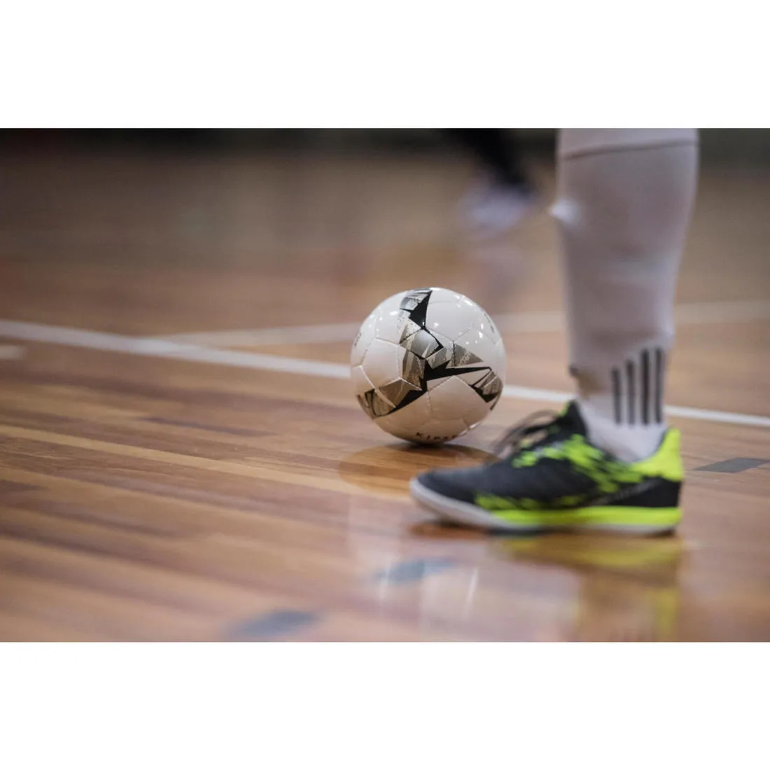 Futsal Ball FS900 63 cm - White/Grey