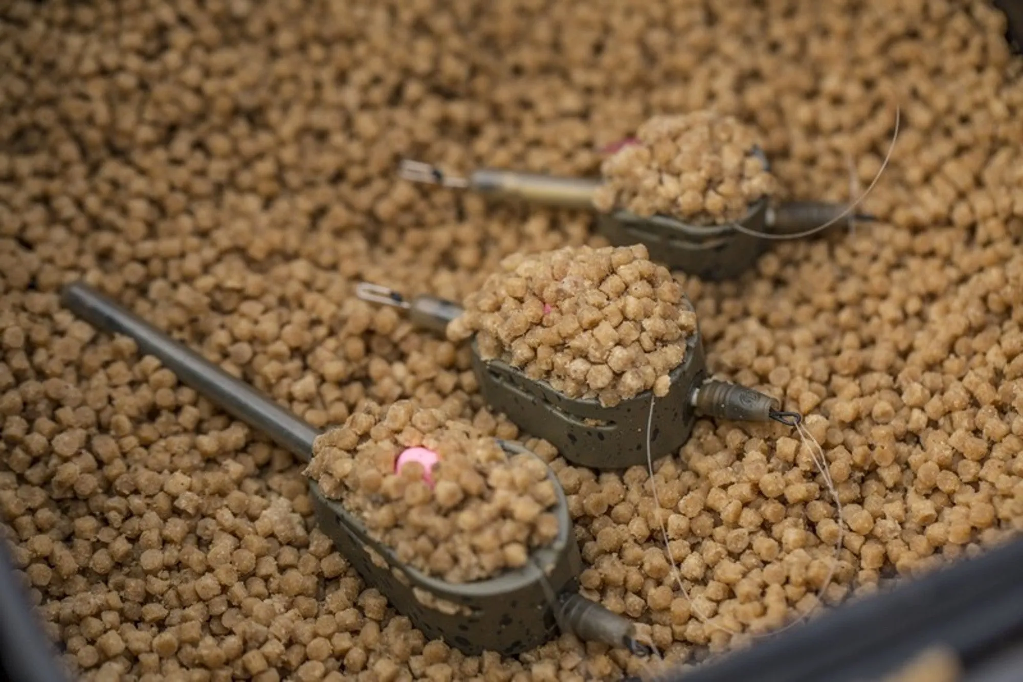 Guru Extra Distance Hybrid Feeder