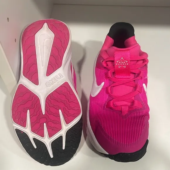 Nike Girls. Star runner. Size 12c, girls.