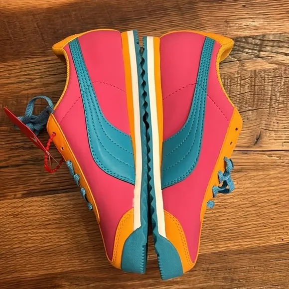 Puma Roma NWT pink teal orange shoes size 3